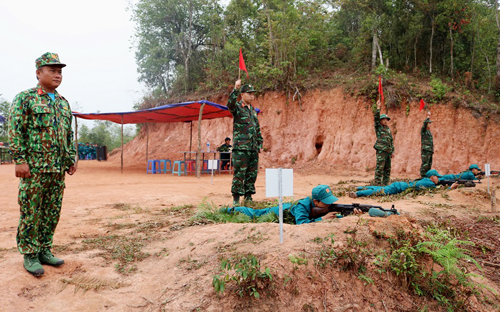 Sau 15 ngày huấn luyện, các chiến sỹ DQTV năm thứ nhất được bắn đạn thật.